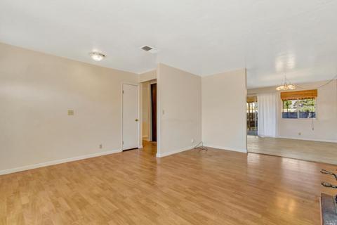 2143 Strauss Dr, Fairfield, CA 94533 photo 4