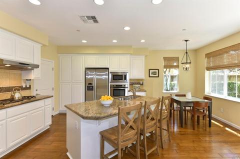 981 Capitola Dr, Napa, CA 94559 photo 3