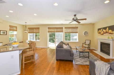 981 Capitola Dr, Napa, CA 94559 photo 2