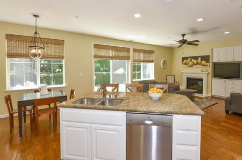 981 Capitola Dr, Napa, CA 94559 photo 5