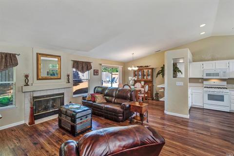 9401 Lazy Creek Dr, Windsor, CA 95492 photo 8