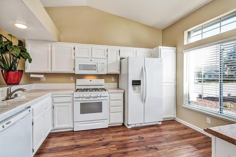 9401 Lazy Creek Dr, Windsor, CA 95492 photo 10