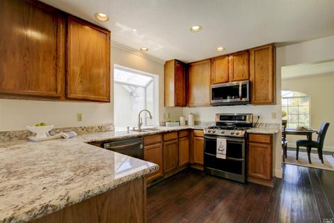 685 E I St, Benicia, CA 94510 photo 6