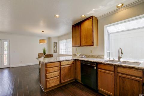 685 E I St, Benicia, CA 94510 photo 7