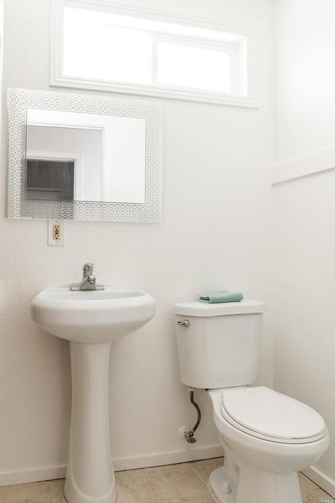 8136 Countryside Ct, Windsor, CA 95492 photo 11