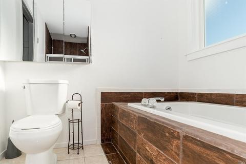 8136 Countryside Ct, Windsor, CA 95492 photo 18