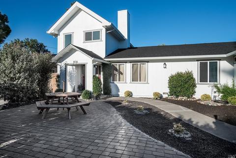 8136 Countryside Ct, Windsor, CA 95492 photo 1