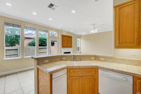 8008 Vertine Ct, Vallejo, CA 94591 photo 13