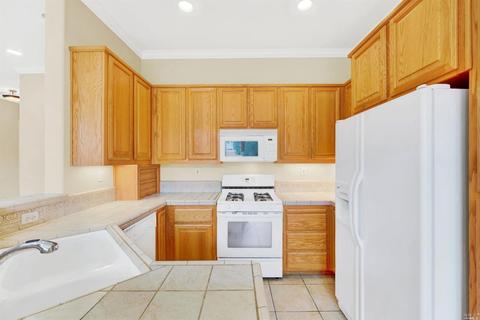 8008 Vertine Ct, Vallejo, CA 94591 photo 11