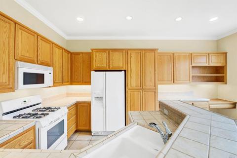 8008 Vertine Ct, Vallejo, CA 94591 photo 15
