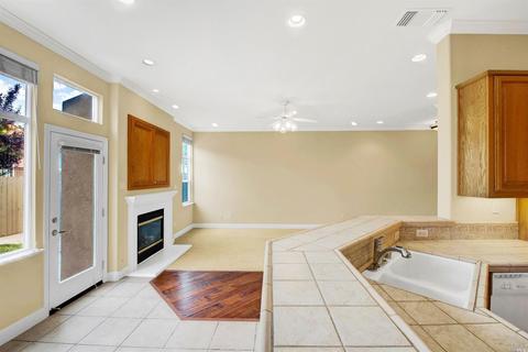 8008 Vertine Ct, Vallejo, CA 94591 photo 14
