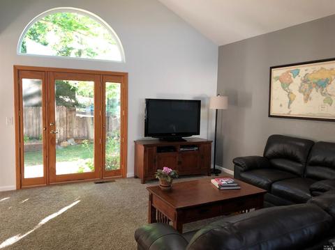 107 Fiesta Ct, Windsor, CA 95492 photo 3
