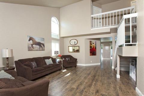 504 Gertrude Dr, Windsor, CA 95492 photo 2