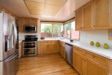 1613 E Madison St, Petaluma, CA 94954 photo 4