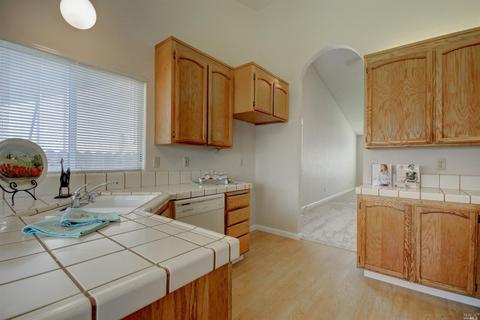 986 Chalice Ct, Fairfield, CA 94533 photo 9