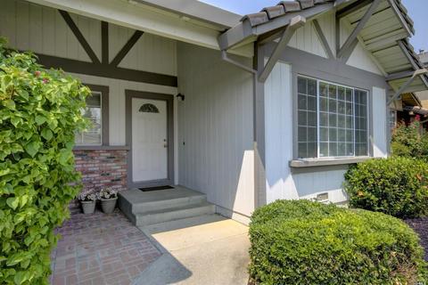 986 Chalice Ct, Fairfield, CA 94533 photo 3