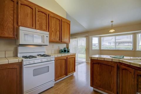 986 Chalice Ct, Fairfield, CA 94533 photo 8