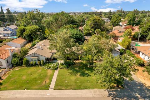 629 W B St, Dixon, CA 95620 photo 3