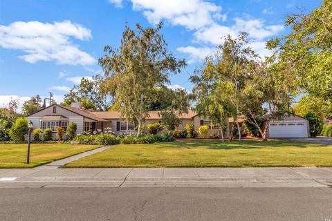 629 W B St, Dixon, CA 95620 photo 1