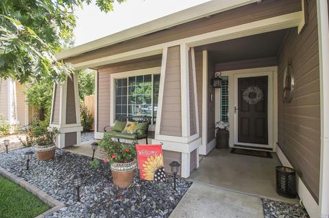 1745 Whiting Ct, Dixon, CA 95620 photo 4