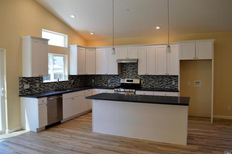 451 Riverview Dr, Ukiah, CA 95482 photo 3