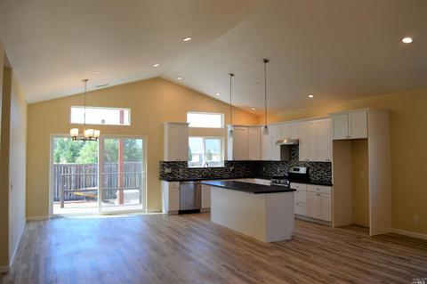 451 Riverview Dr, Ukiah, CA 95482 photo 4