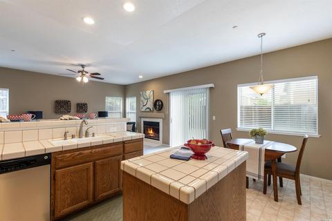 560 Topley Ct, Vallejo, CA 94591 photo 4