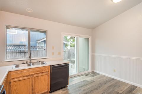 9256 Kyle Ct, Windsor, CA 95492 photo 8