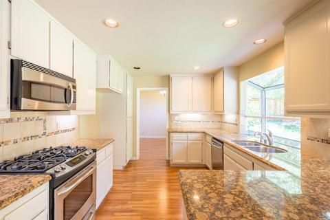 332 La Quinta Dr, Windsor, CA 95492 photo 1