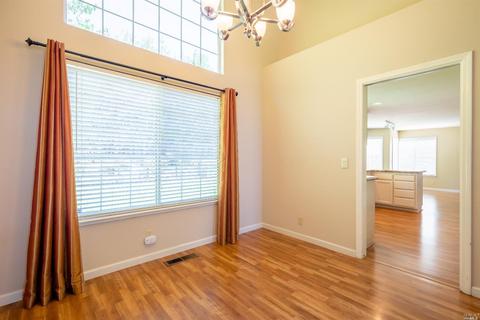 332 La Quinta Dr, Windsor, CA 95492 photo 8