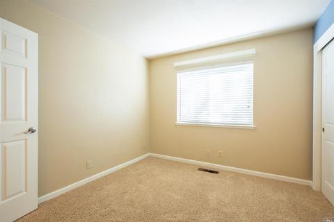332 La Quinta Dr, Windsor, CA 95492 photo 22