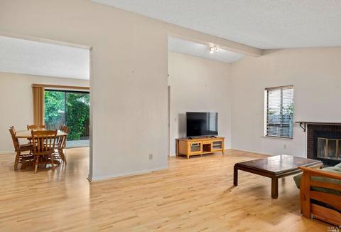 263 Robin Ave, Cotati, CA 94931 photo 4