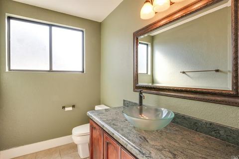 9388 Jessica Dr, Windsor, CA 95492 photo 4