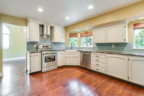 9388 Jessica Dr, Windsor, CA 95492 photo 2