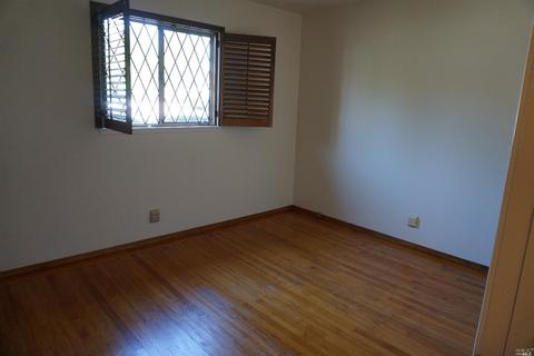 106 Barnes Ct, Vallejo, CA 94591 photo 11