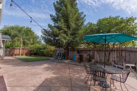 208 Georgetown Dr, Vacaville, CA 95687 photo 3