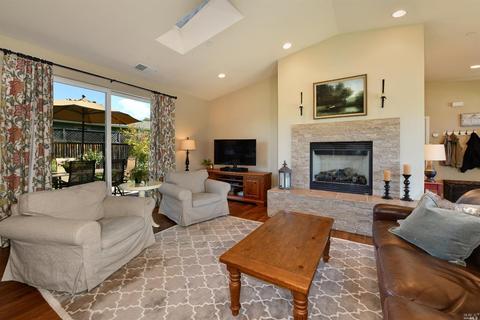 311 Moonlight Cir, Cloverdale, CA 95425 photo 4