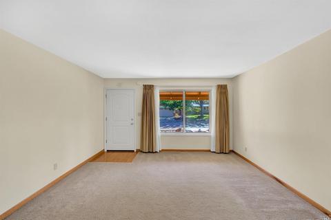 374 Tulip St, Fairfield, CA 94533 photo 3