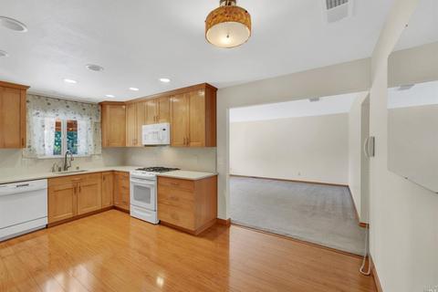 374 Tulip St, Fairfield, CA 94533 photo 7