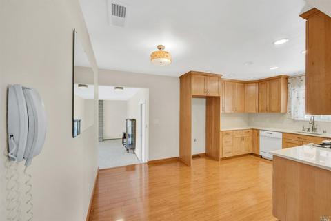 374 Tulip St, Fairfield, CA 94533 photo 5