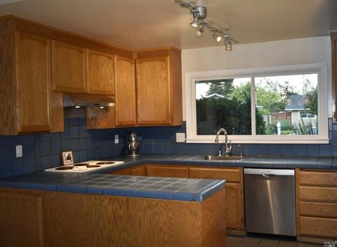 1453 Cambridge St, Novato, CA 94947 photo 5