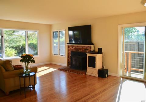 1453 Cambridge St, Novato, CA 94947 photo 3