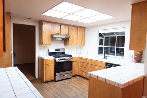 2530 Woolner Ave, Fairfield, CA 94533 photo 4