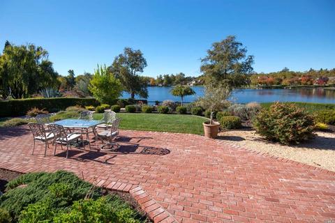 9376 Lakewood Dr, Windsor, CA 95492 photo 2