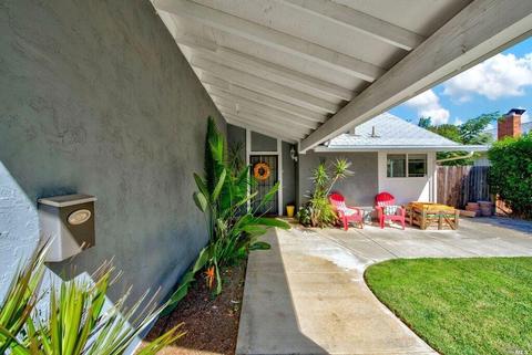 173 Normandy Dr, Vacaville, CA 95687 photo 2