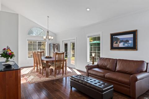 9511 Whitehall Ct, Windsor, CA 95492 photo 2