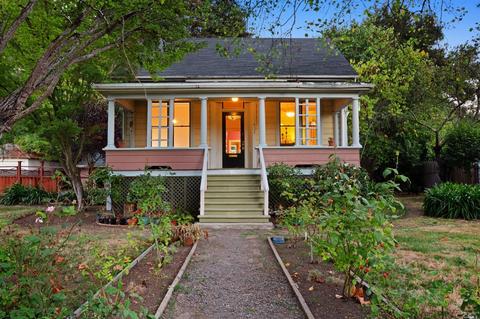 822 Wright St, Santa Rosa, CA 95404 photo 1