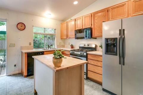 718 Sierra Ct, Windsor, CA 95492 photo 14