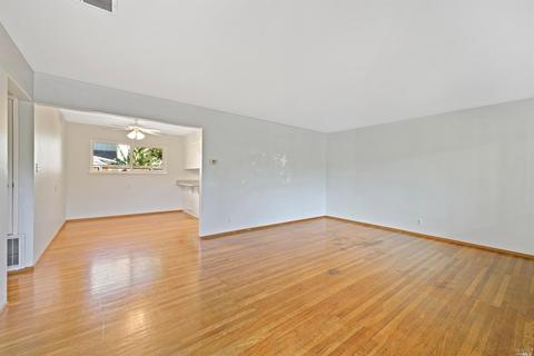 397 Peach Tree Ave, Vacaville, CA 95688 photo 4