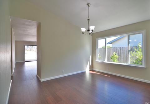 132 E Valley Oak Ln, Vallejo, CA 94591 photo 4
